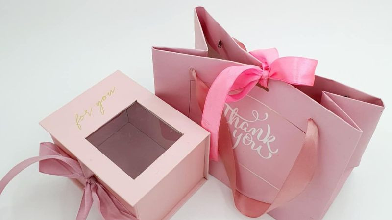 Hộp quà sinh nhật cho nữ nơ hồng