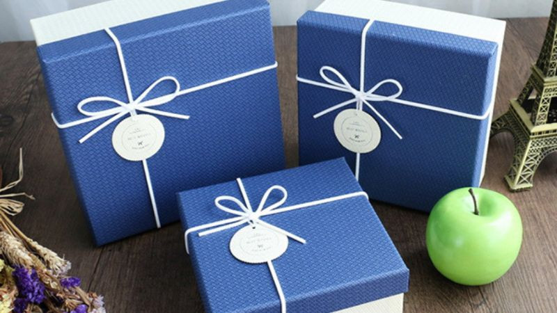 Hộp quà sinh nhật màu xanh