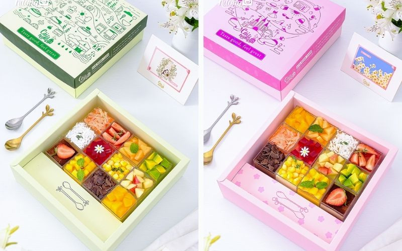 Hộp quà Sweet Box với nhiều loại bánh mousse và trái cây nhỏ đẹp mắt