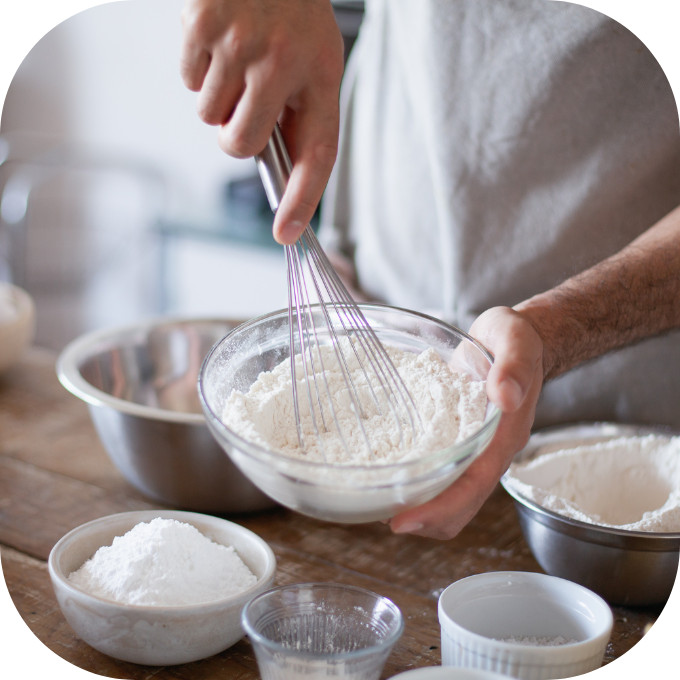 Khối bột lọc dẻo dai chuẩn bị làm sợi bánh canh