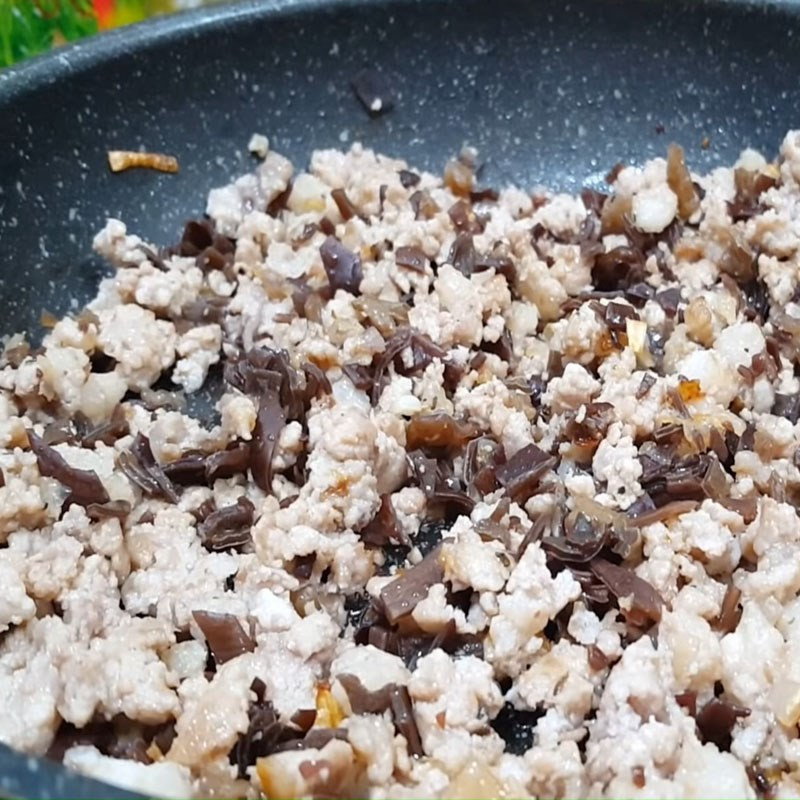Làm nhân bánh tẻ với thịt và nấm