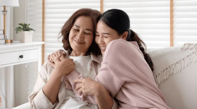Lời chúc sinh nhật mẹ với bó hoa tươi thắm