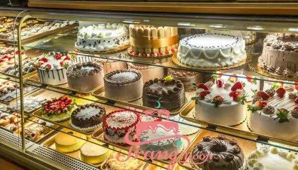 Mẫu bánh kem đơn giản sang trọng cho nam