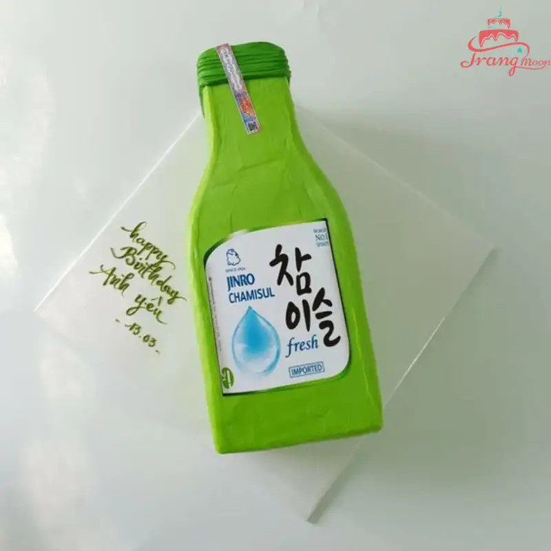 Mẫu bánh kem xanh lá hình chai rượu Soju độc đáo