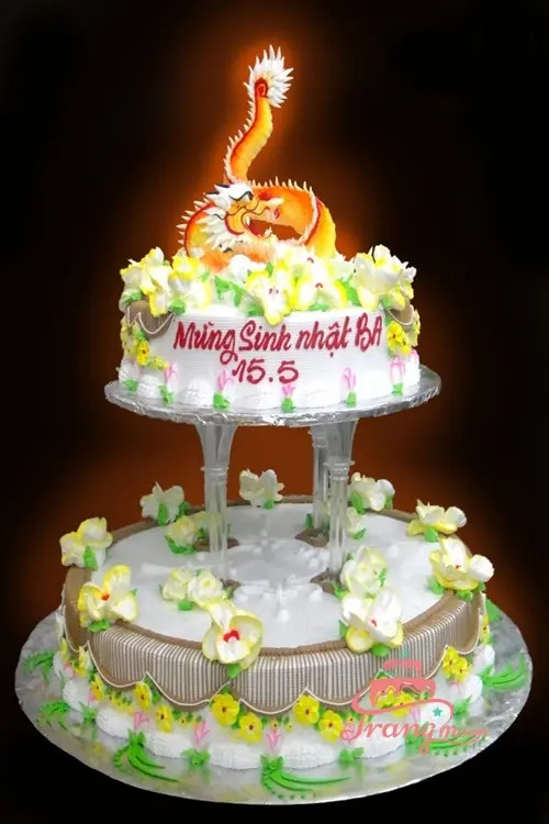 Mẫu bánh sinh nhật con rồng đáng yêu với nhân mứt trái cây tươi mát
