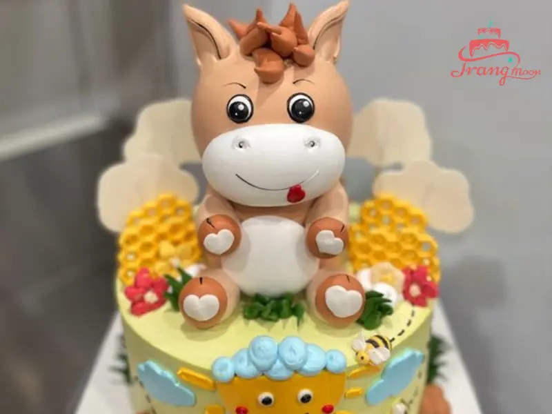 Mẫu bánh sinh nhật con trâu cho bé gái với tông màu pastel