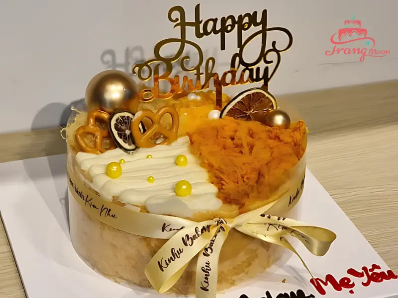 Mẫu bánh sinh nhật đẹp cho bố mẹ: Bánh bông lan trứng muối thơm ngon