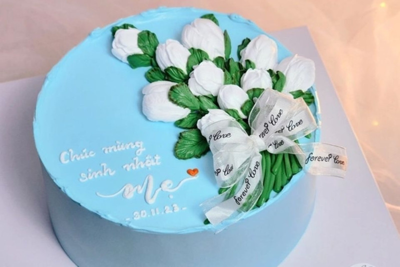 Mẫu bánh sinh nhật màu xanh dương phong cách vintage