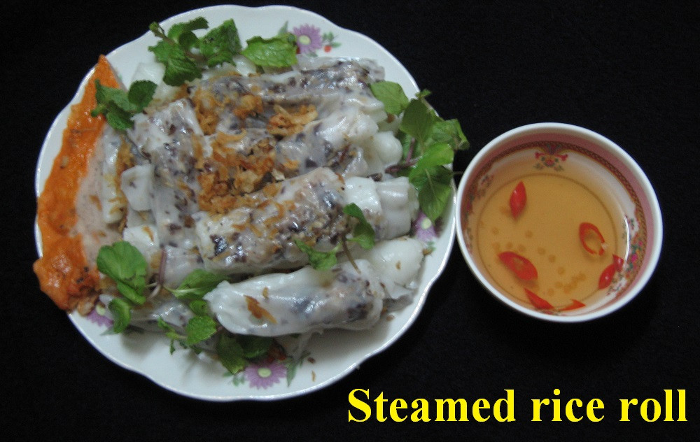 Món bánh cuốn nóng hổi chuẩn vị Việt Nam