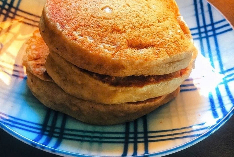 Món pancake khoai lang bột mì hoặc crepe khoai lang thơm ngon, trang trí đẹp mắt
