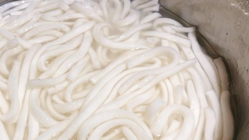 Nấu sợi bánh canh làm từ bột gì