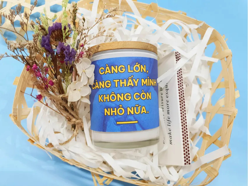 Nến thơm với thiết kế độc đáo và thông điệp quà sinh nhật hài hước được cá nhân hóa