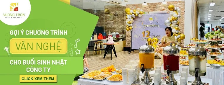 Nhóm đồng nghiệp vui vẻ trong buổi tiệc sinh nhật tập thể công ty
