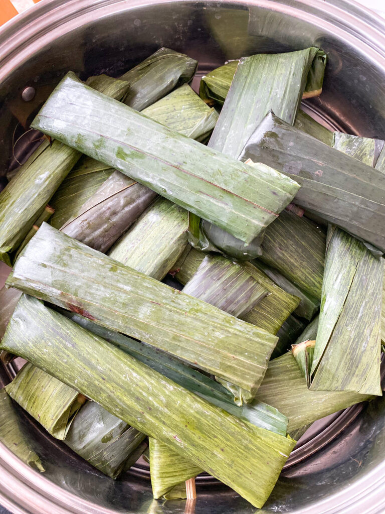 Những chiếc bánh bột lọc vừa hấp chín tới, vỏ trong suốt và nhân hấp dẫn