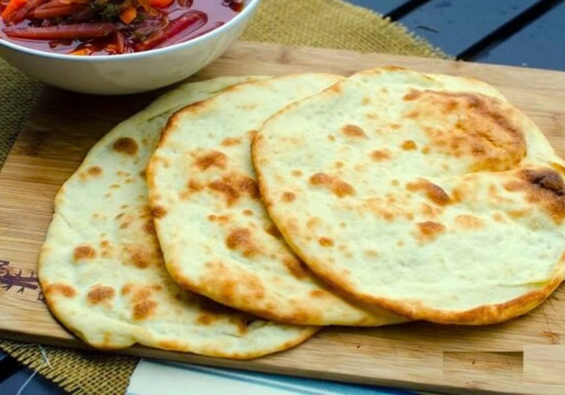 Những chiếc bánh khoai lang nướng bột mì vàng ruộm, thơm lừng sau khi ra lò