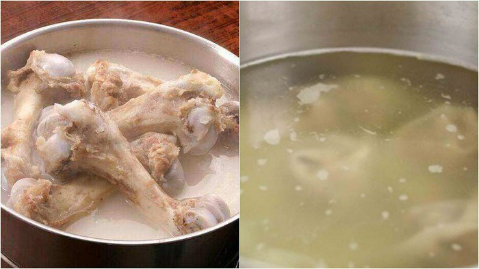 Ninh xương cục để chuẩn bị nước dùng làm vỏ bánh giò