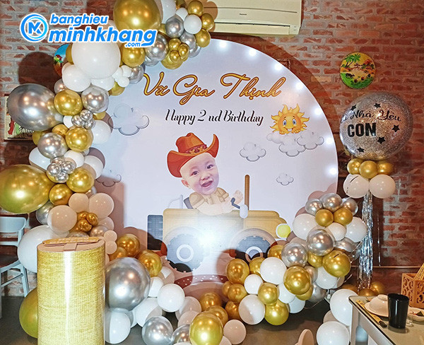 Phông nền sinh nhật bé trai 2 tuổi
