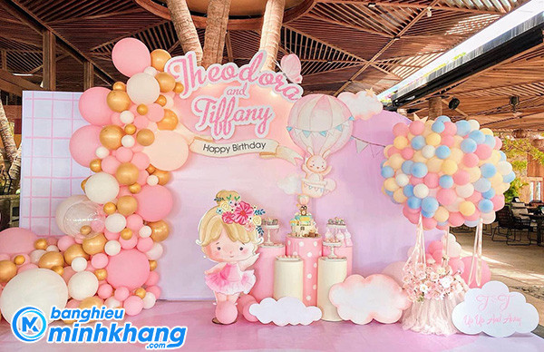 Phông nền sinh nhật đẹp với gam màu hồng pastel cho bé gái