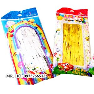 Phụ kiện rèm kim tuyến lấp lánh tô điểm cho phông nền sinh nhật