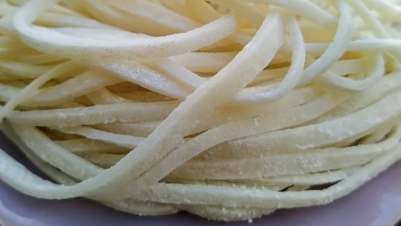 Sợi bánh canh làm từ bột năng trong suốt