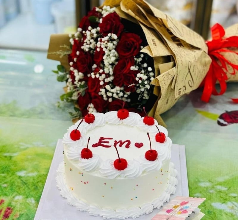 Tải ảnh sinh nhật đẹp nhất với hoa hồng và bánh kem tặng người yêu say đắm