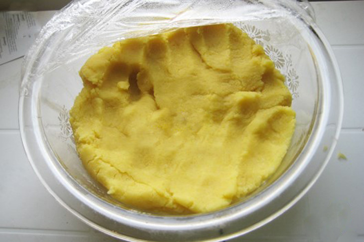 Tạo hình bánh đậu xanh trái cây
