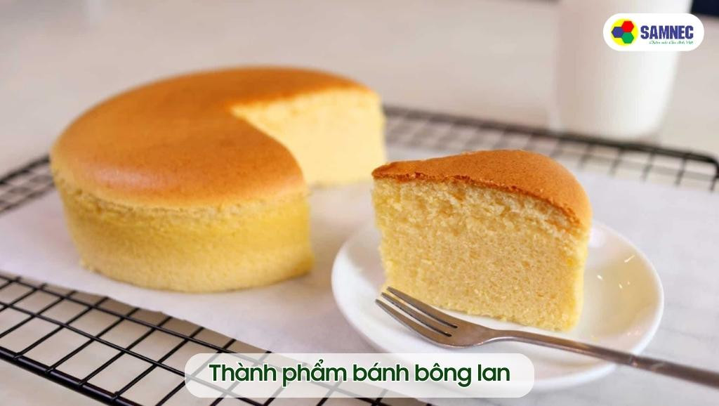 Thành phẩm bánh bông lan tròn đầy hấp dẫn từ nồi chiên không dầu