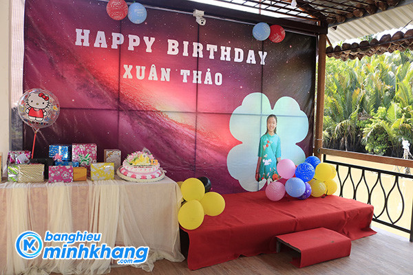 Thiết kế background sinh nhật sang trọng