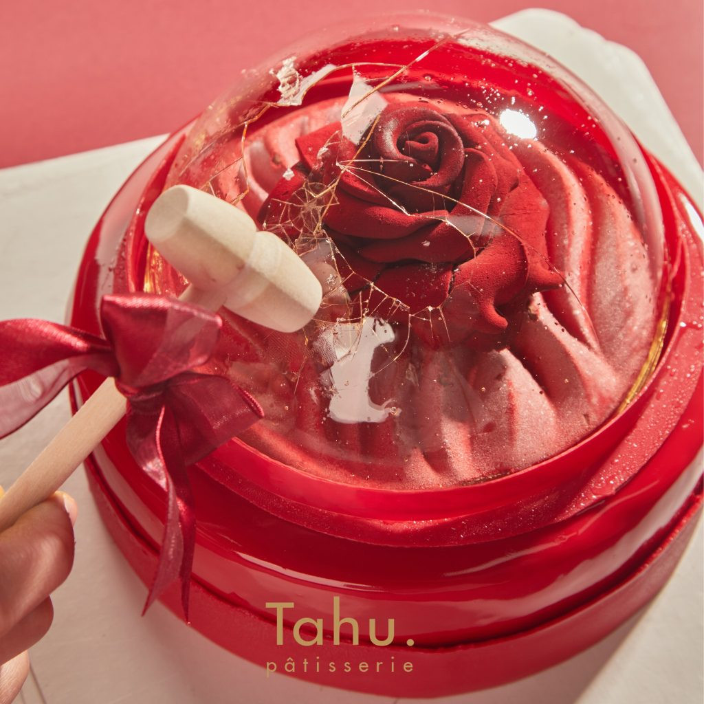 Thưởng thức bánh Entremet với lớp glaze đẹp mắt