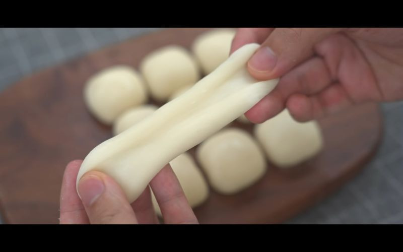 Thưởng thức hương vị bánh mochi không nhân dẻo thơm