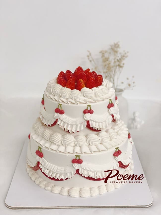 Tiệm bánh Poeme Cake với không gian ấm cúng, chuyên nhận đặt bánh kem sinh nhật độc đáo