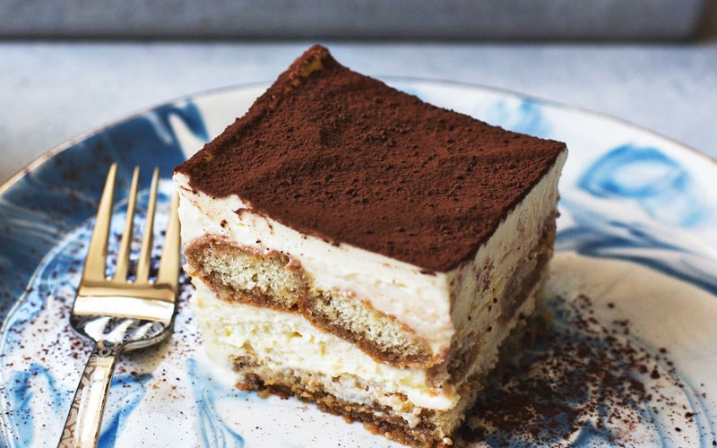 tiramisu là bánh gì với các lớp kem và cà phê
