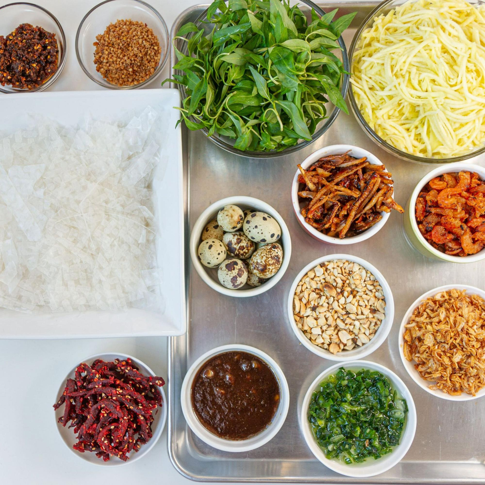 Tổng hợp các nguyên liệu cần thiết cho món bánh tráng trộn muối tôm