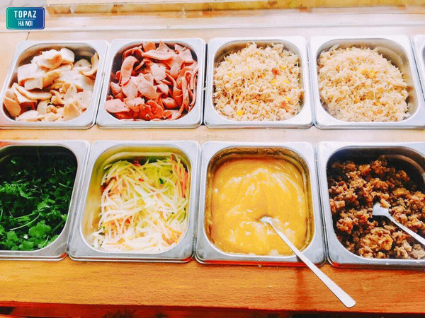 Topping tại Bánh mì Vợ Ong Vàng luôn được làm mới mỗi ngày, đảm bảo chất lượng