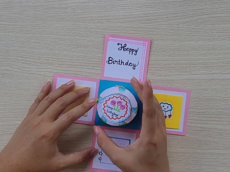 Trang trí hộp quà sinh nhật làm từ giấy A4 bằng ruy băng và sticker