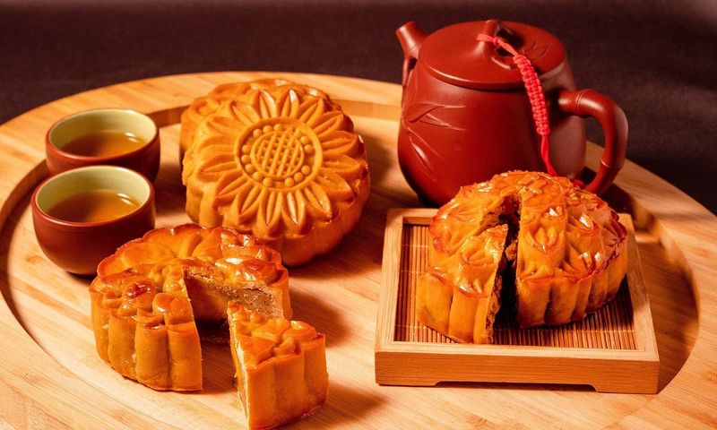 Uống trà khi ăn bánh trung thu giúp tiêu hóa tốt hơn