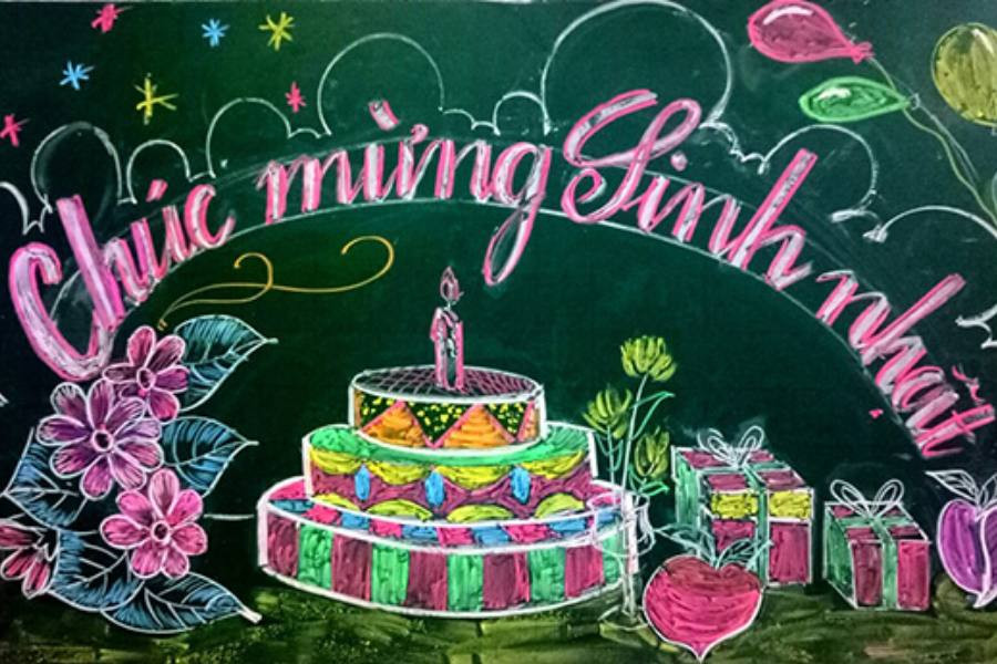 Vẽ bánh kem sinh nhật lung linh trên bảng trang trí