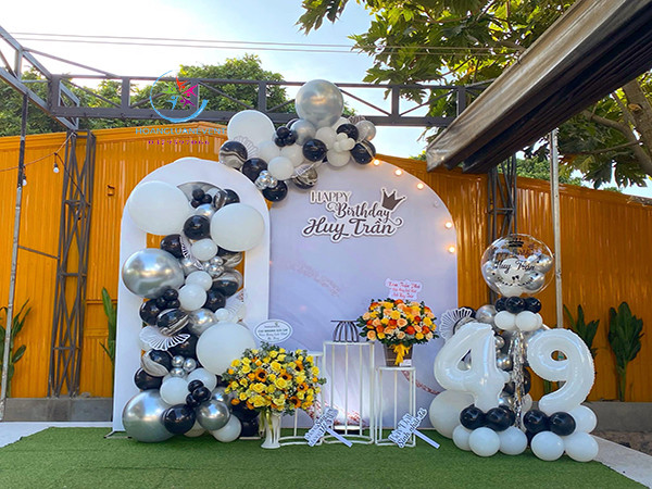 Ý tưởng trang trí sân khấu sinh nhật đơn giản nhưng tinh tế