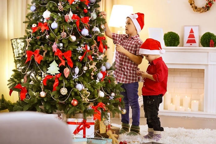 Cây thông Noel là biểu tượng không thể thiếu trong ngày Lễ Giáng Sinh Cây thông Noel là biểu tượng không thể thiếu trong ngày Lễ Giáng Sinh
