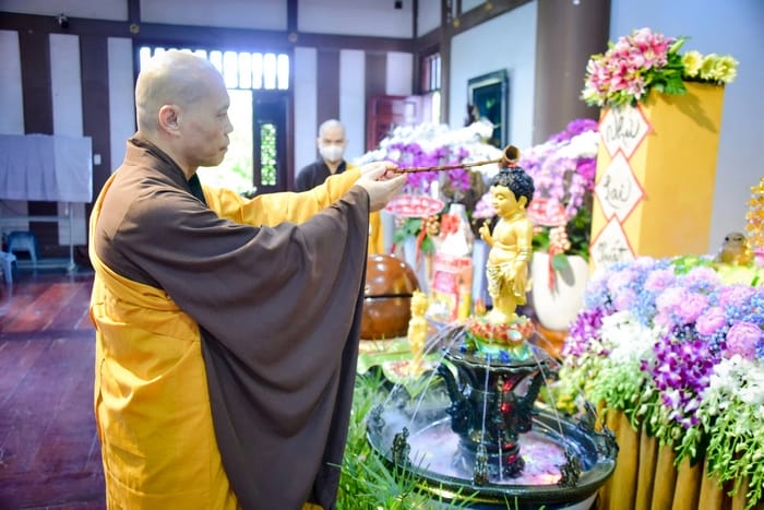 Lễ tắm Phật là một trong các nghi thức quan trọng nhất trong Đại lễ Phật Đản