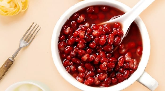 Phong tục trong ngày lễ Thất Tịch tại Việt Nam là đi chùa cầu duyên hoặc ăn chè đậu đỏ để sớm có đôi lứa