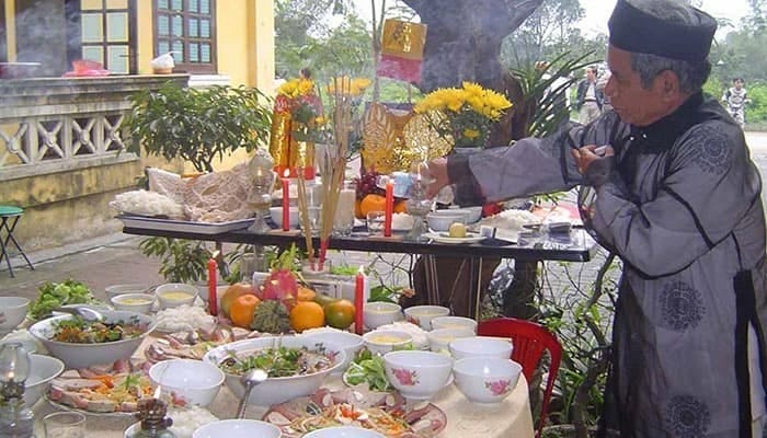Nên đọc bài cúng ông bà, tổ tiên vào thời điểm nào trong ngày