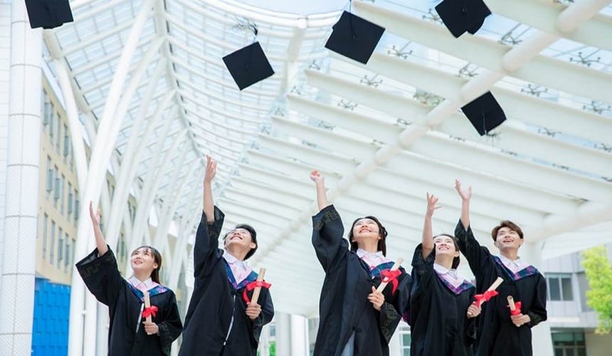 Lời chúc tốt nghiệp đại học hài hước cho người quen