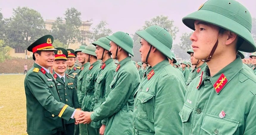 Nhiều lời chúc được gửi gắm đến các tân binh trong ngày đầu nhập ngũ
