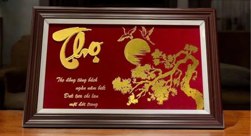 Tranh chữ Thọ là món quà được ưu tiên trong những món quà mừng thọ