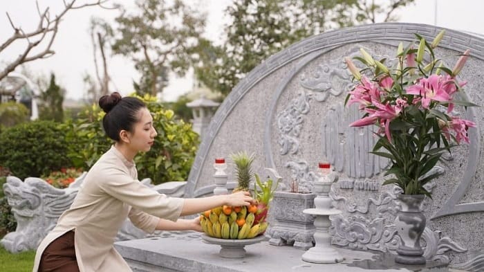 Cúng cáo trước ngày giỗ chứa đựng nhiều giá trị tâm linh và gia đạo
