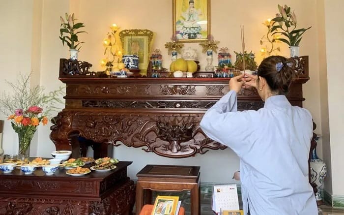 Giỗ thường còn gọi là Cát Kỵ, diễn ra trong không khí trang nghiêm, ấm cúng