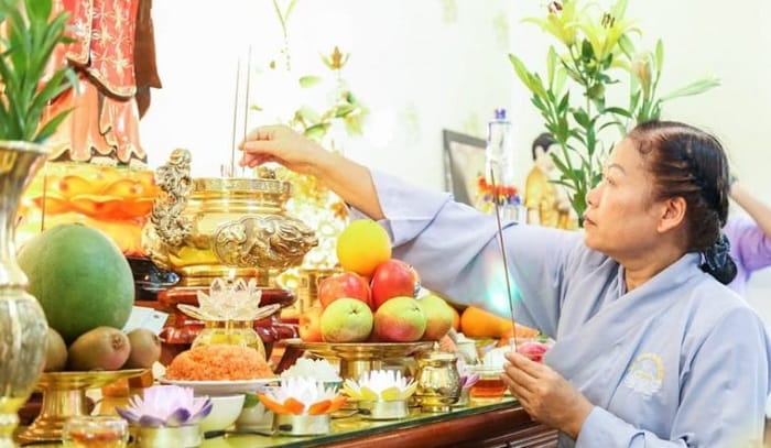 Đọc văn khấn rõ ràng, mạch lạc giúp buổi lễ diễn ra trang nghiêm, thành kính