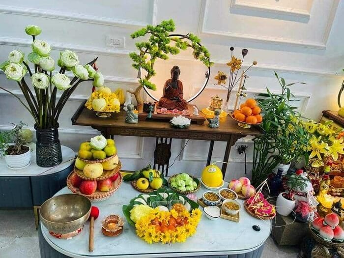 Chuẩn bị mâm cúng đầy đủ lễ vật
