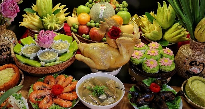 Chuẩn bị mâm cúng đủ đầy